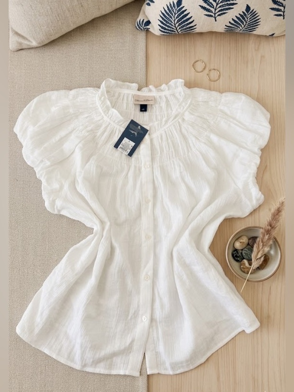 Universal Thread White Smocked Blouse Top Size L NWT - Picture 3 of 5